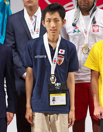 金メダルを獲得した日本代表の井上航選手選手.jpg