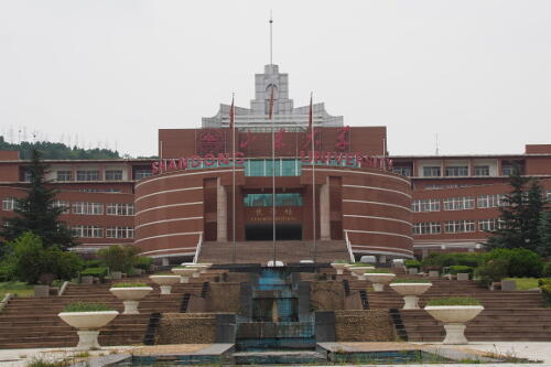 山東省済南市の山東大学ソフトウェア学院.jpg