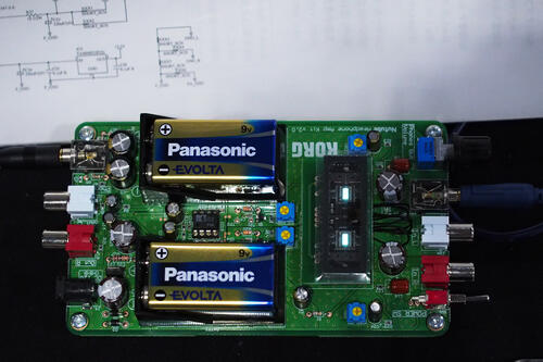 常識では考えられないほど小型-省電力で稼働する真空管式のヘッドホンアンプ-コルグのnutubeを応用した組み立てキットだ.jpg